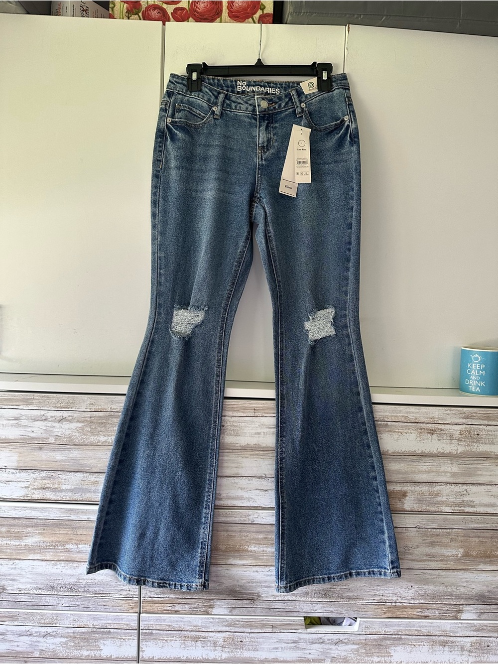 🩵 NWT No Boundaries Flare Jeans Size 2 Low Rise Distressed Medium Wash